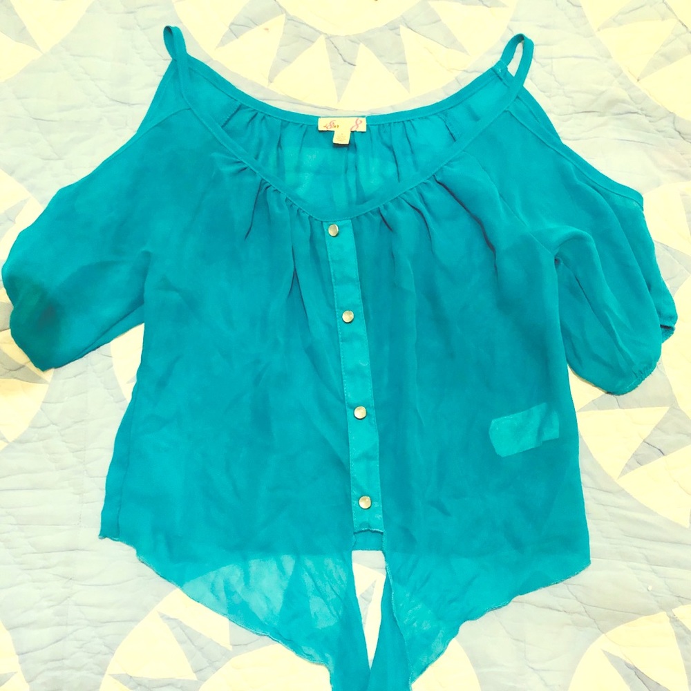 Sheer cold-shoulder cropped button-up